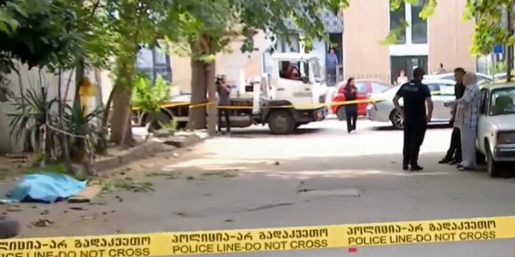 თბილისში მშენებლობიდან მუშა გადმოვარდა და ადგილზე დაიღუპა