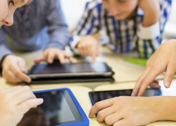 იუნესკო სკოლებში სმარტფონების გლობალური აკრძალვის მოწოდებით გამოდის