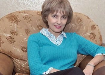 „ბანკის ვალს რომ იღებთ, აიფონს ყიდულობთ და ამასთან ტელეფონზე დარეკვისა და სელფის გადაღების მეტი არაფერი იცით, ამ ფენომენს რა ჰქვია“ – თეა გვასალია