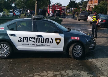 ბათუმის ავტობუსში მგზავრი მძღოლს იარაღით დაემუქრა