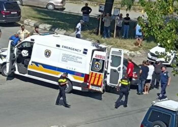 თელავში სასწრაფო დახმარების მანქანა მსუბუქ ავტომობილს შეეჯახა – არის დაშავებული