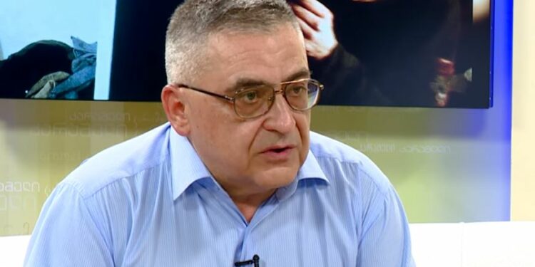 „მსუბუქი ნარკოტიკი არ არსებობს. ნარკოტიკი ნარკოტიკია. მარიხუანით ისეთი ფსიქოზები ემართებათ, რომ ფსიქიატრიულში მოთავსება ხდება საჭირო“ – ნარკოლოგი ზაზა ჩიქოვანი