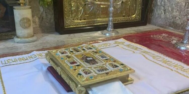 მარიამობის დღესასწაულზე ღვთისმშობლის საფლავზე ქართული სახარება დაბრძანდა