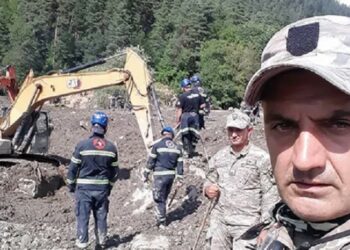 „როდესაც ტრაქტორმა მიწის მასა ამოიღო, შევამჩნიე ბავშვის ფეხი…“ – ჯარისკაცის თავს გადახდენილი ორი სტიქია