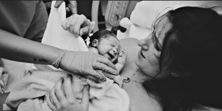 მშობიარობა ქალის უჯრედებს 11 წლით აბერებს