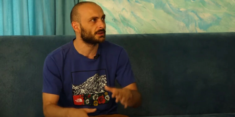 არჩიბალდ მეკეში პოლიტიკურ პარტიას ქმნის და არჩევნებში მონაწილეობას გეგმავს