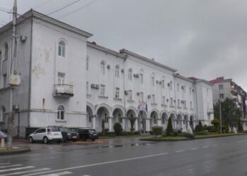 ქობულეთის სანიტარული დასუფთავების ბუღალტერი თანამშრომლების ანაზღაურებას საკუთარ ანგარიშზე ირიცხავდა