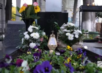 VIDEO: სასწაულებრივად განკურნებული მოზარდის ამბავი – რა მოხდა მამა ვიტალის საფლავზე