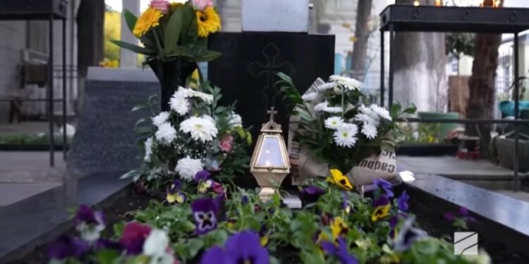 VIDEO: სასწაულებრივად განკურნებული მოზარდის ამბავი – რა მოხდა მამა ვიტალის საფლავზე