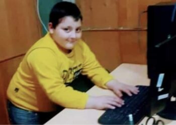 „ცრემლით და ტკივილით ხვდება ახალ სასწავლო წელს ჯუმათის საჯარო სკოლა…მშვიდობით „ბუთქუჩა” – ოზურგეთში დაღუპულ თორნიკე ჩხარტიშვილს ემშვიდობებიან