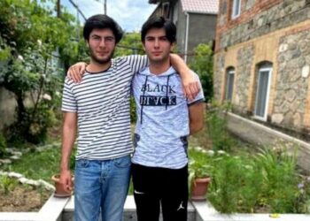 კახეთში გაშვილებულმა ტყუპებმა ერთმანეთი ეროვნულ გამოცდაზე იპოვეს – გულისამაჩუყებელი ისტორია