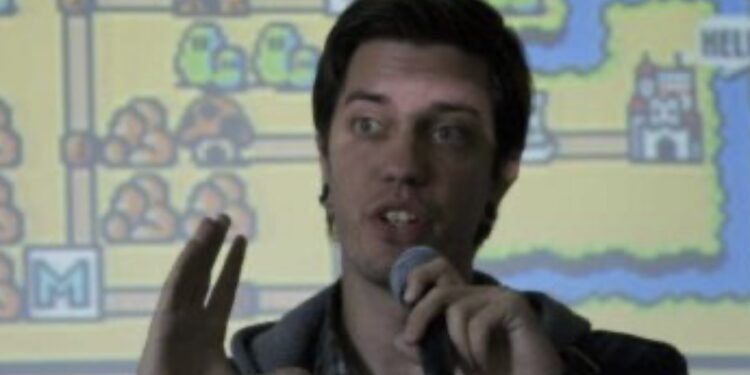 ჟულიენ სმიტი: ,,გაუნათლებელს იოლად ჩაითრევ ყველაზე უნიჭოდ გათვლილ მაქინაციაშიც”