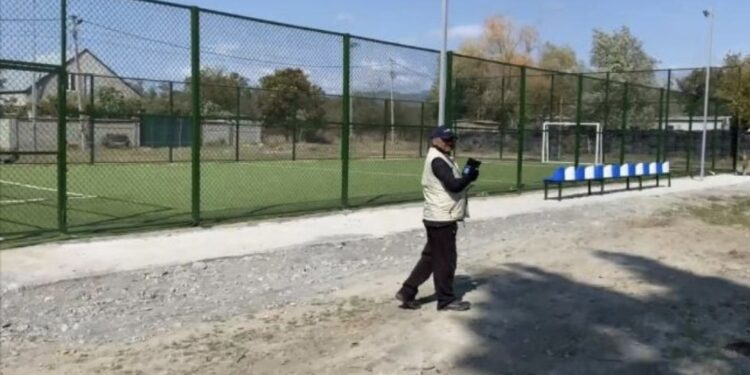 სოფელ ნიქოზში, სტადიონზე, 10 წლის ბავშვს დენმა დაარტყა