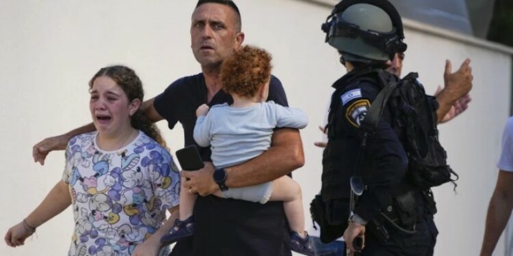 „ჩემი შვილები ტერორისტებმა გაიტაცეს, ვერ გადმოვცემ რას ვგრძნობ, არ ვიცი ტერორისტები აწამებენ თუ არა მათ“ – მძიმე ისტორია ისრაელიდან