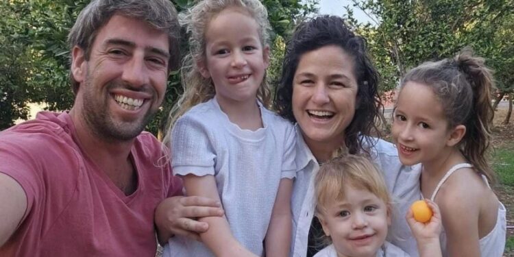 “თამარი, იონათანი და მათი შვილები: შახარი, არბელი და ომერი ” – ოჯახი, რომელიც ტერორისტების თავდასხმას შეეწირა