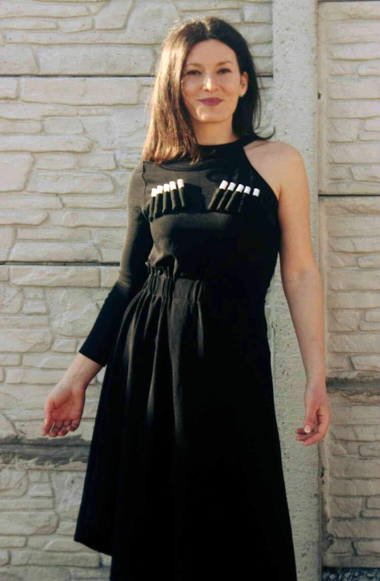 „ძალიან მიყვარს ბუნება… ძირითადად, ვქარგავ ნატურმორტს, პეიზაჟებს“ – მაიკო მჭედლიშვილის პერსონა