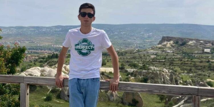 „ერთი კვირა კომაში იყო…“ – ვინ არის 17 წლის ბიჭი, რომელიც ავარიის შედეგად გარდაიცვალა