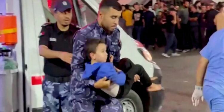 ღაზაში, საავადმყოფოზე თავდასხმის შედეგად, 500-ზე მეტი ადამიანი დაიღუპა – CNN