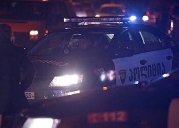 უბედური შემთხვევა კახეთში -დედოფლისწყაროში მემორიალი ჩამოიშალა და 3 წლის ბავშვს დაეცა, ის დაიღუპა