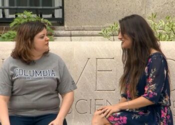 ცალ-ცალკე გაშვილებული ტყუპი ერთმანეთს შემთხვევით 30 წლის შემდეგ შეხვდა – უცნაური დამთხვევა