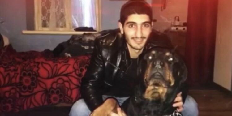 ვინ არის ახალგაზრდა, რომელმაც მამას ძაღლი მე-8 სართულიდან გადაუგდო – სასტიკი დანაშაულისთვის მას 4 წლიანი პატიმრობა ემუქრება