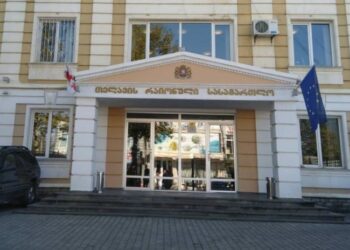 კახეთში, ბებიის გაუპატიურებაში ბრალდებული 26 წლის ბიჭი სასამართლომ გაამართლა