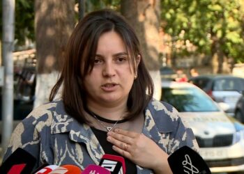 მარიტა გუტაშვილმა, რომელსაც შოვში ოჯახის 9 წევრი დაეღუპა, ონის მერიაში საკონფერენციო დარბაზი დაარბია | “მთის ამბები”