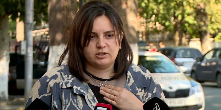 მარიტა გუტაშვილმა, რომელსაც შოვში ოჯახის 9 წევრი დაეღუპა, ონის მერიაში საკონფერენციო დარბაზი დაარბია | “მთის ამბები”