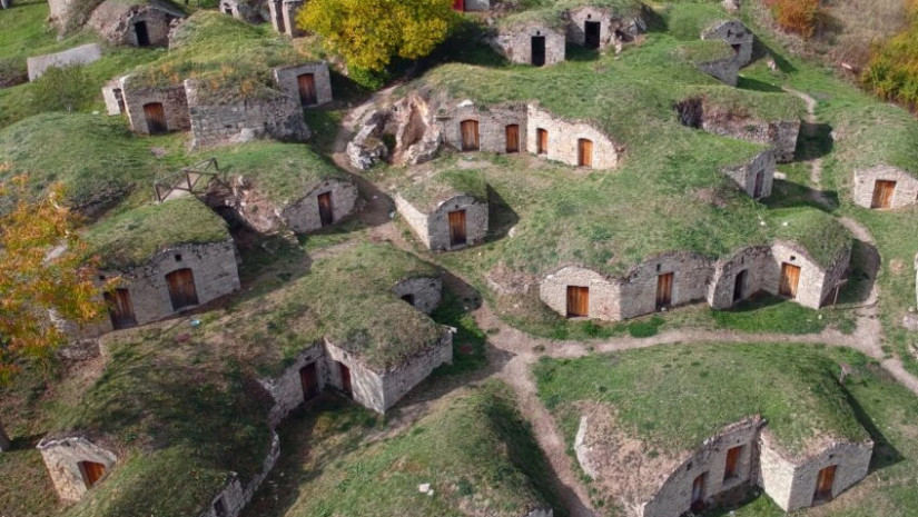 სოფელი იტალიაში, რომელიც რეალურად არ ჩანს, ვიდრე ახლოს არ ნახავ