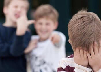 “სკოლაში ბავშვებს “სეკრეტ სანტა“ არ უნდა ათამაშონ” – რას წერს მშობელი?