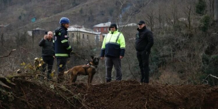 „ერთი ოჯახიდან მამა, ტყუპი გოგოები და ბიჭი მოიყოლა მეწყერმა… დედა წასულია საზღვარგარეთ – ბაღდათში 5 ადამიანს ეძებენ