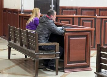 ცოლზე ძალადობაში ბრალდებული პოლიციელი სასამართლომ გირაოთი გაათავისუფლა