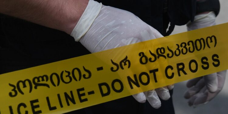 “ოთახში გამხდარა ცუდად, შეშლილი სახით გამოვარდნილა და გადარჩენას ითხოვდა” – რას ჰყვება მეზობელი 21 წლის გოგონას შესახებ, რომელიც სავარაუდოდ, ნარკოტიკის ზედოზირებით დაიღუპა?