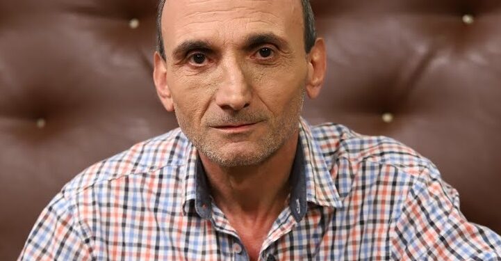 “დუქანში ვმუშაობ, ანაზღაურება არ მაქვს, თუ ვინმე რამეს მაჩუქებს “შაბაშის“ სახით, ეგ არის“ – როგორ ცხოვრობს მერაბ კაშია?