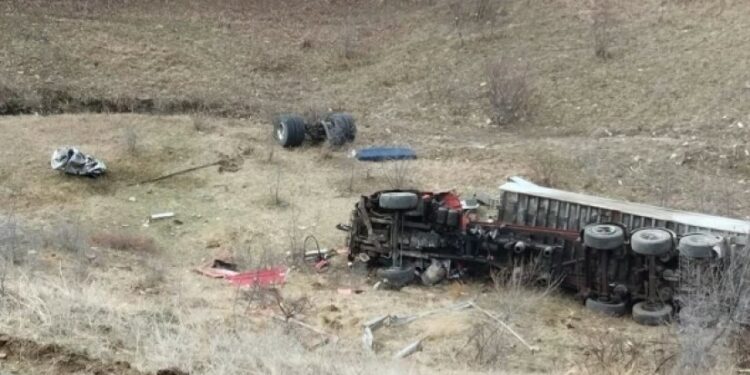 თბილისის შემოვლით გზაზე სატვირთო ხრამში გადაიჩეხა – დაიღუპა ერთი ადამიანი