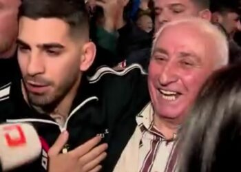 VIDEO: „შენი ჭირიმე, ბაბუ, რასაც შემპირდი ხომ შემისრულე…“ – ილია თოფურიას ემოციური შეხვედრა ბაბუასთან