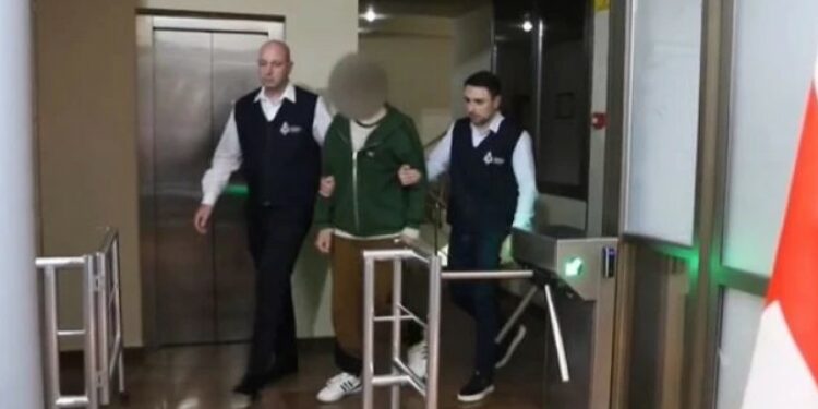 17 წლის ბიჭი არასრულწლოვანს ინტიმური ვიდეოების გადაღებას და სექსუალურ ქმედებებს აიძულებდა – ბრალდებული დაკავებულია