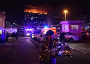 “მისი წყალობით რამდენიმე ათეულმა ადამიანმა მოახერხა გაქცევა” – რას ჰყვება თვითმხილველი უმძიმეს წუთებსა და მამაკაცზე, რომელმაც ხალხი ტერორისტისგან იხსნა