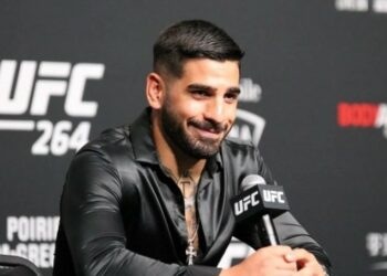 „პლაჟზე ვმუშაობდი, კლასებს ვატარებდი, როგორც მწვრთნელი. მაღაზიაში ვმუშაობდი სალაროსთან და კვირაობით დაცვაში…“ – უცნობი ამბავი ილია თოფურიაზე