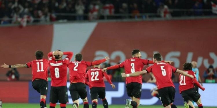 “საქართველოს ბალახზე რაიმე გამორჩეული საფეხბურთო თვისებები არ გამოუვლენია, პენალტების სერია, როგორც წესი, უფრო სუსტი გუნდის სასარგებლოდ მუშაობს“ – ბერძნული მედია