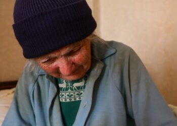 “მეზობელმა ბინა მოტყუებით გადამაფორმებინა, საპენსიო ბარათიც წამართვეს” – 94 წლის ქალი დახმარებას ითხოვს