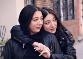 ანა და ელენე – ტყუპები, რომლებმაც ერთმანეთი „ტიკ-ტოკზე“ გაიცნეს: „პირველი რეაქცია იყო: „რატომ ხარ ჩემნაირი?!“