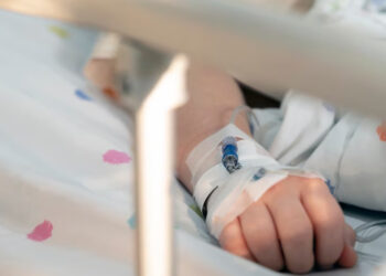 „პარაცეტამოლის ჭარბ დოზას აძლევდნენ, რამაც ღვიძლი დაუზიანა“ – 2 წლის გოგონა დაიღუპა