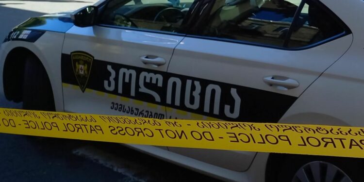 დანა მუცელში ჩაარტყა და მიიმალა – თბილისში 15 წლის მოზარდმა 13 წლის ბიჭი დაჭრა