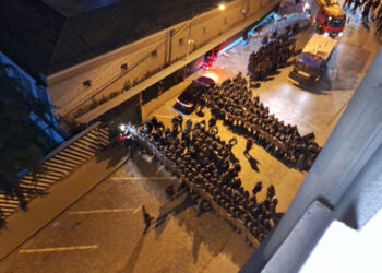 პარლამენტთან მიმდინარე აქციაზე სამართალდამცველებმა აქციის რამდენიმე მონაწილე დააკავა