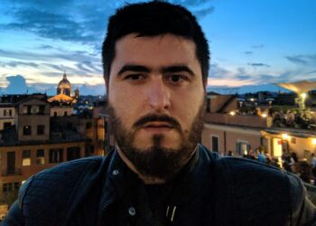 “როცა ხედავ, როგორ მისდევს 18-20 წლის ბიჭს, კედელზე თავს არტყმევინებს და წიხლებით დგება, რა გული გიძლებთ, ხმას რომ არ იღებთ?!” – ლევან ყურაშვილი