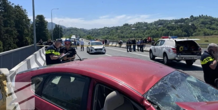 ქობულეთის შემოვლით გზაზე ავარიას 1 ადამიანი ემსხვერპლა- დაშავებულები კლინიკაში გადაიყვანეს