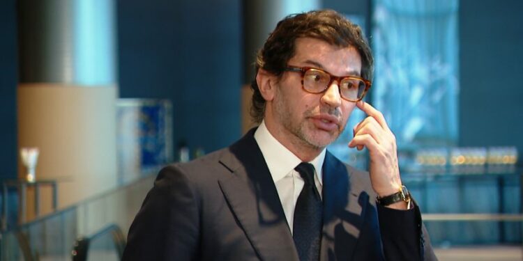 არსებობს კადრები, ხაბეიშვილი გარბის, შევარდა პოლიციის კორდონში და იქ რა მოხდა? – ალბათ, რომელიმეს [სპეცრაზმელს] ფიზიკურადაც გაუსწორდა – კალაძე