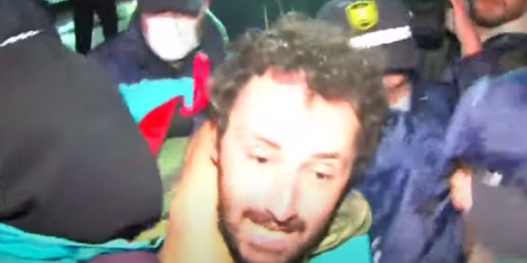 “ეპილეფსიის მძიმე ფორმა აქვს” – გმირთა მოედანზე დაკავებულ კონსტანტინე თოხაძეს ახლობლები ეძებენ