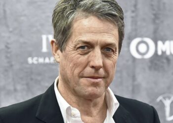 “დავბერდი, საშინლად გამოვიყურები და მსუქანი ვარ იმისათვის, რომ რომანტიკულ კომედიებში ვითამაშო. ამიტომ, ახლა სხვა საქმეს ვაკეთებ და საკუთარი თავიც ნაკლებად მძულს” – რას საქმიანობს 63 წლის ჰიუ გრანტი ახლა